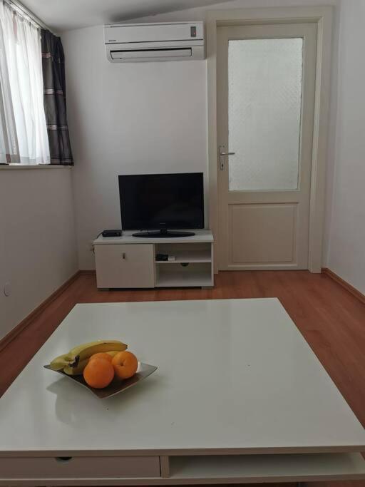 Teni Split Buitenkant foto